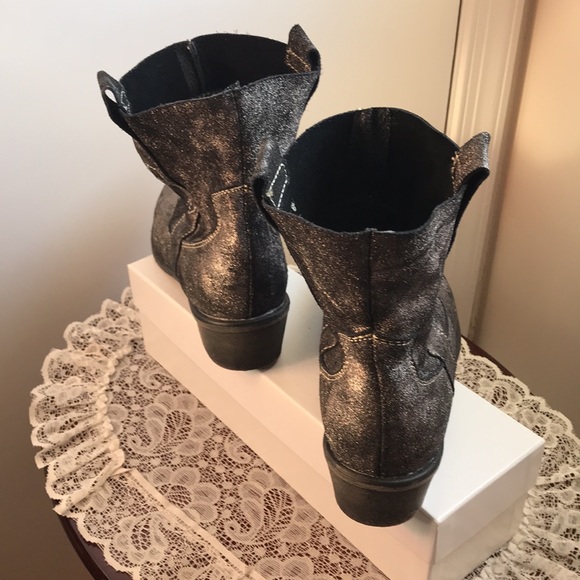Charles by Charles David Dapper Metallic Ankle Boots sz 9 Suede Almond Toe EUC - Picture 4 of 11